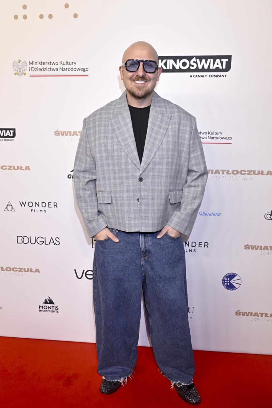 Rozbicki w mokasynach, Szczawińska z torebką za krocie i "młodziutka" Torbicka. Tłum gwiazd na premierze filmu