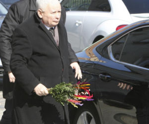 Jarosław Kaczyński szykuj się do świąt. Prezes PiS z kolorową palmą