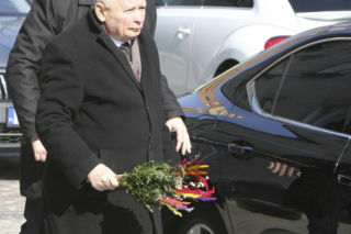 Jarosław Kaczyński szykuj się do świąt. Prezes PiS z kolorową palmą