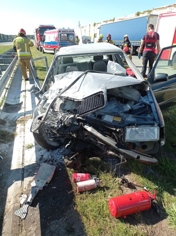  Szokujący wypadek na S8 pod Pabianicami! Zmiażdżone auta i kilka osób rannych [ZDJĘCIA]