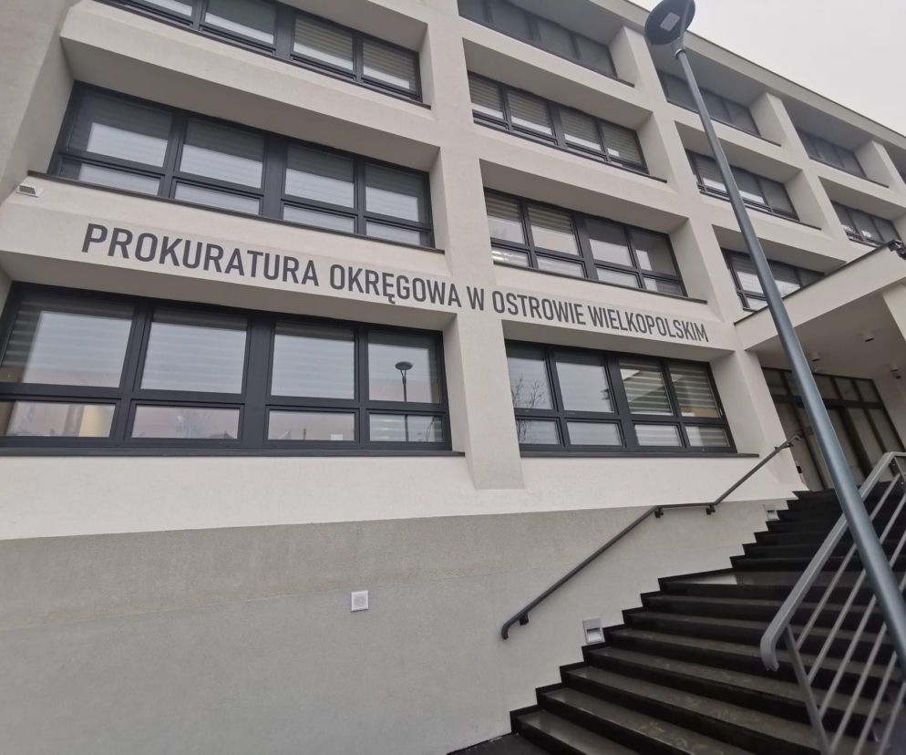 Budynek Prokuratury Okręgowej w Ostrowie Wielkopolskim. O szczegółach śledztwa przeczytasz na Eska Ostrów.