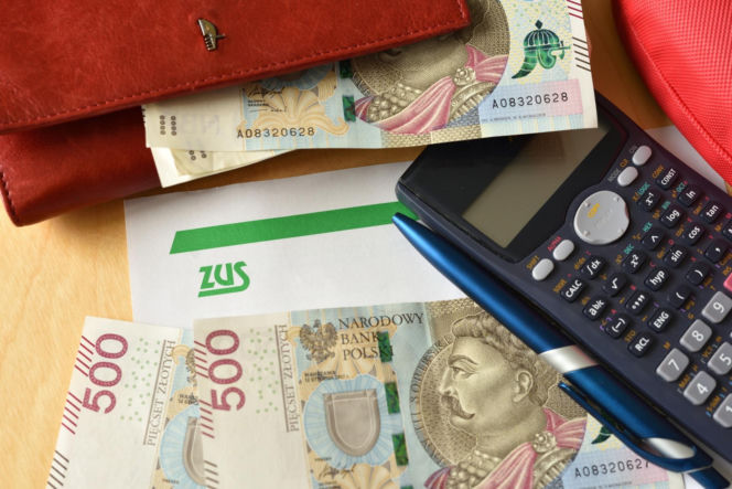 Koniec przywilejów! Rząd Tuska każe płacić pierwszej damie, księżom i rolnikom