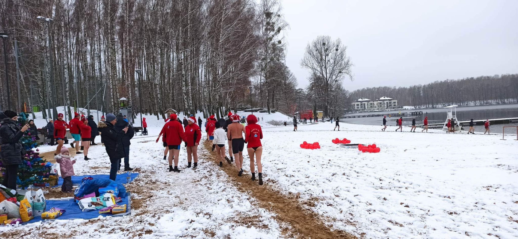 Mikołajkowa kąpiel olsztyńskich morsów