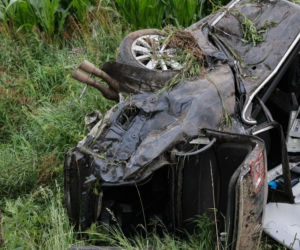 Ogromna siła uderzenia. Silnik wyleciał z auta po zderzeniu z pociągiem