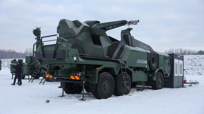 „Potwór z Tarnowa” i roje dronów. Rząd przygląda się przyszłości polskiej armii w Zielonce