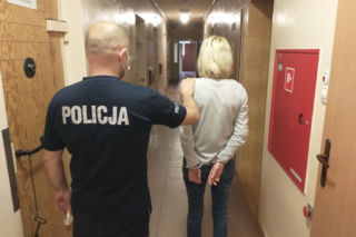 Mieszkanka Pabianic była tak pijana, że ledwo siedziała za kierownicą. Zatrzymał ją świadek