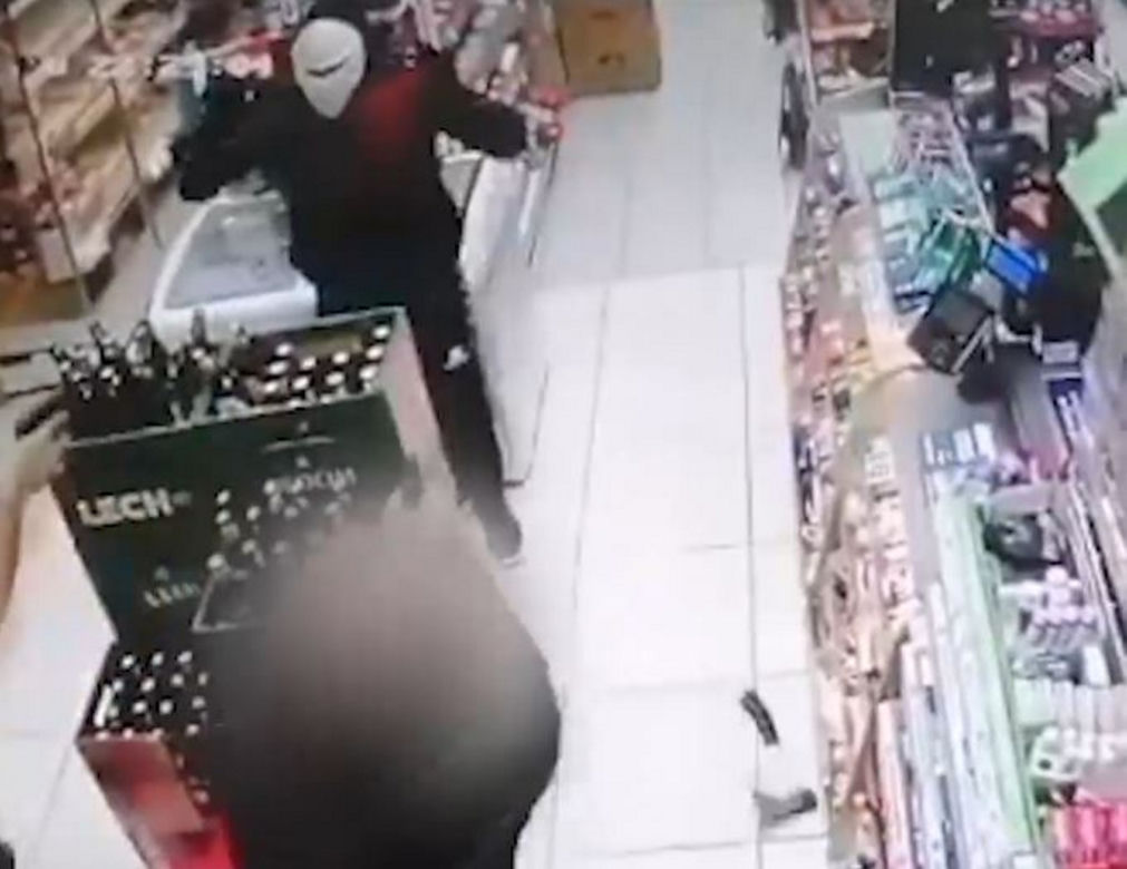 Dwa razy z siekierą napadał na sklep podczas trzeciego skoku wpadł
