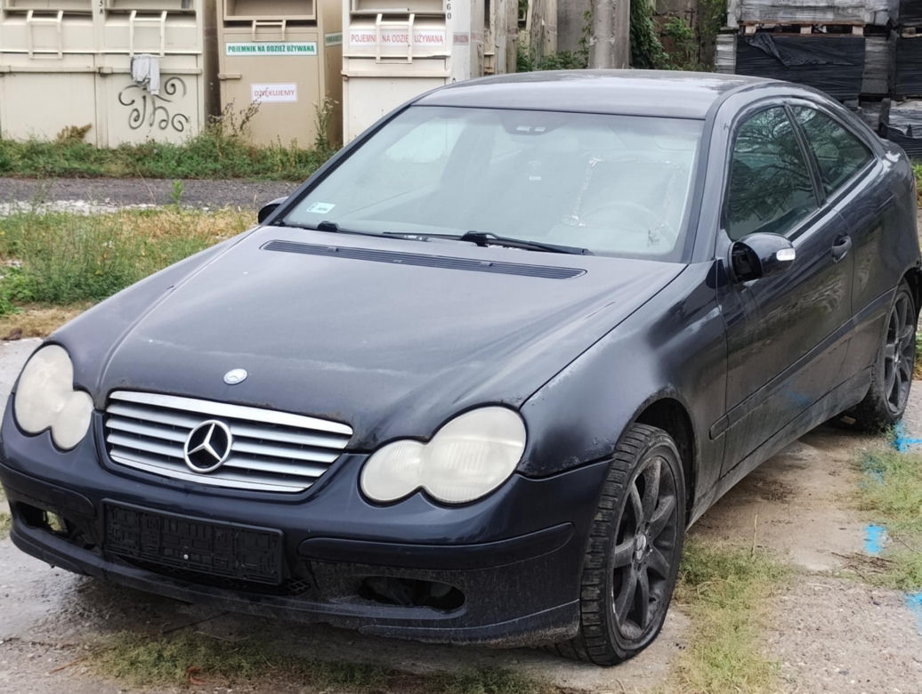 Drogowcy znów sprzedają wraki z ulicy. Wśród nich jest Chrysler w kwiatki