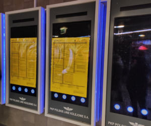 Papierowe kartki zamiast nowoczesnych ekranów! Wielka wtopa PKP
