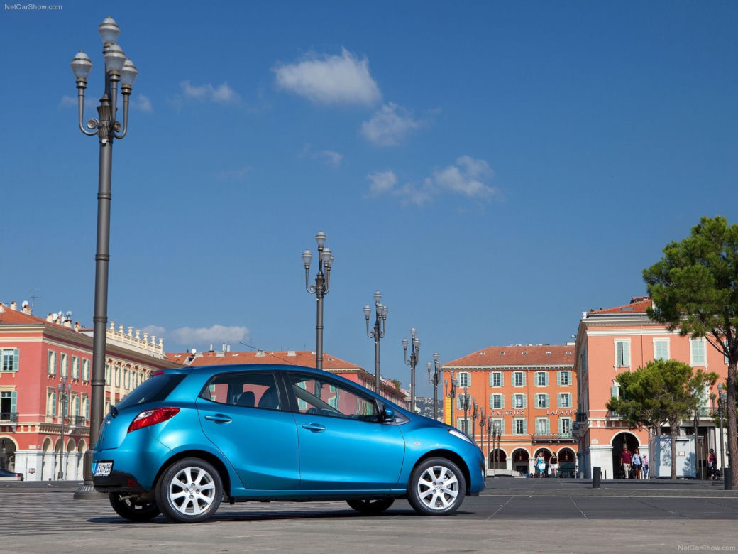 Mazda 2 Exclusive hatchback, model 2011