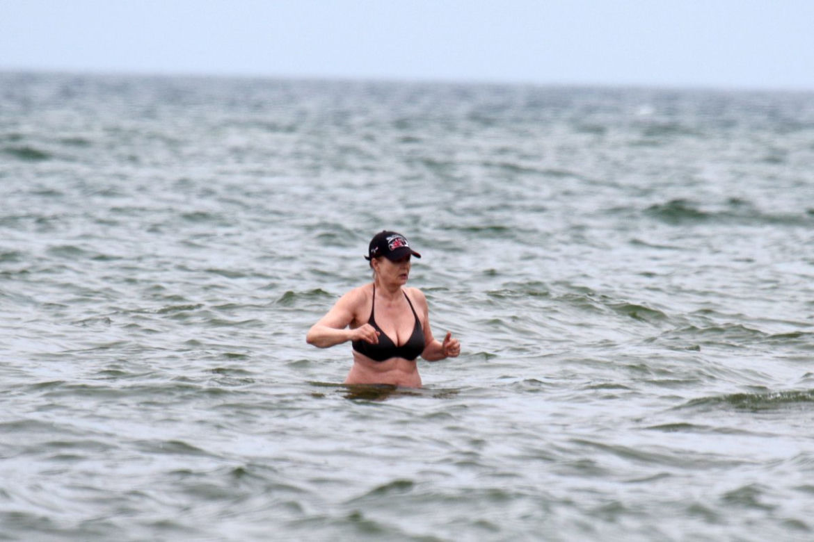 Boska Szapołowska, aktorka na plaży