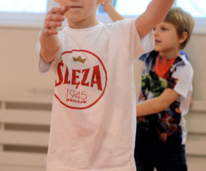 Koszykarki Ślęzy rozdają piłki w szkołach