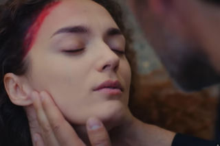 Dziedzictwo, odcinek 922: Nana walczy o życie po potrąceniu, a Sinan boleśnie rani Aynur