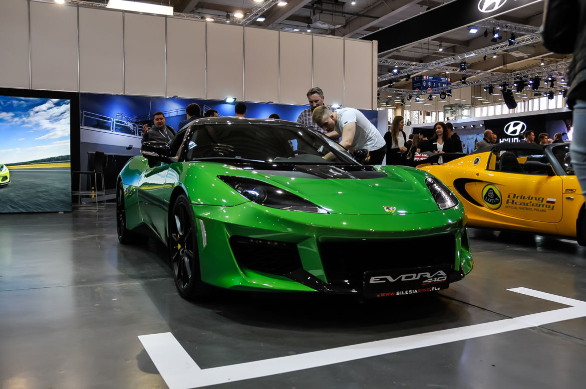 Klasyki i tuning – nietypowe auta na Poznań Motor Show