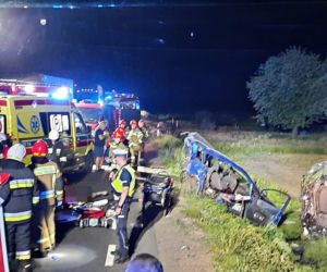 Potworny wypadek pod Sochaczewem. 45-latek nie żyje, wśród rannych dzieci