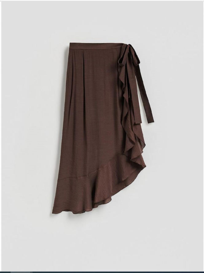 To najmodniejsza spódnica tej wiosny. W Reserved znajdziesz idealne modele