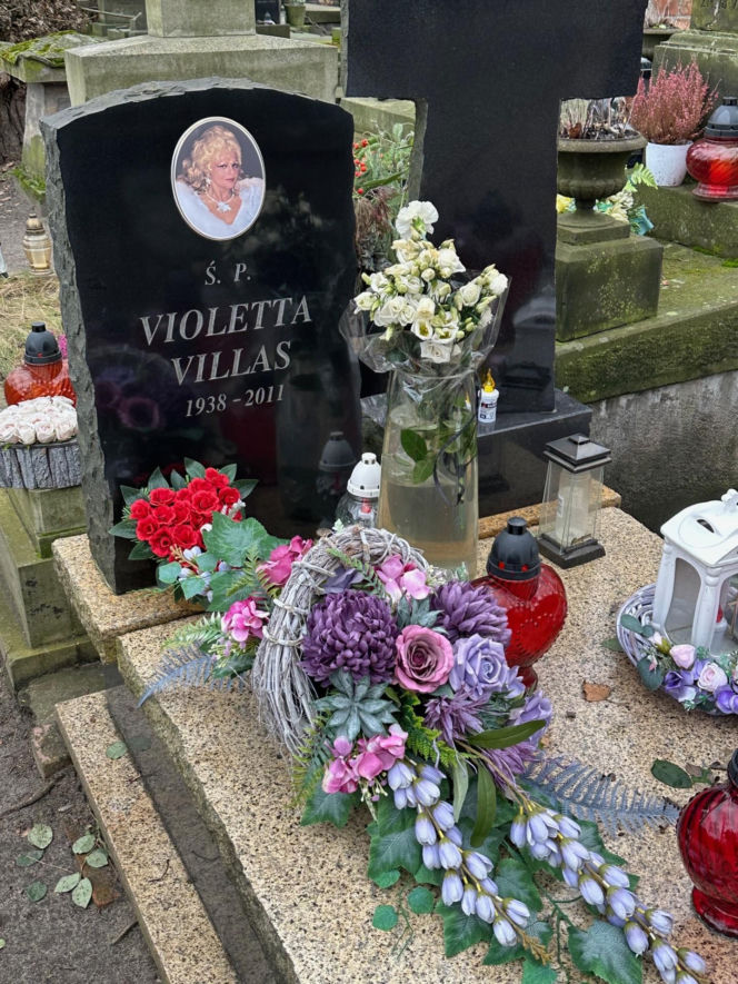 Tak wygląda grób Violetty Villas. Szok, co się na nim znalazło