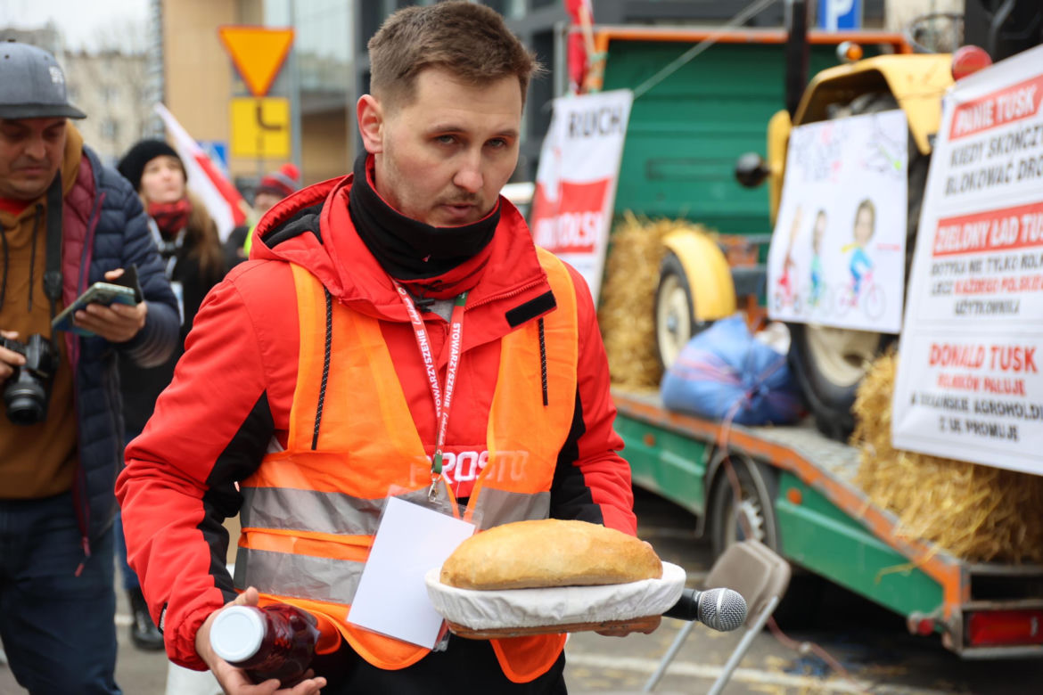 Protest rolników 20 marca przed Lubelskim Urzędem Wojewódzkim w Lublinie