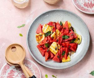 Najlepsza lekka sałatka, jaką zjesz. Słony ser halloumi i słodki arbuz to połączenie, które uzależnia