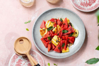 Najlepsza lekka sałatka, jaką zjesz. Słony ser halloumi i słodki arbuz to połączenie, które uzależnia