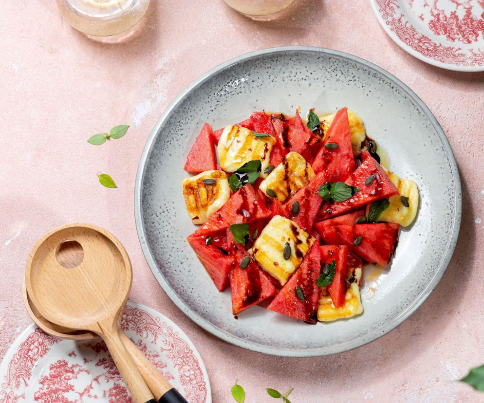 Najlepsza lekka sałatka, jaką zjesz. Słony ser halloumi i słodki arbuz to połączenie, które uzależnia