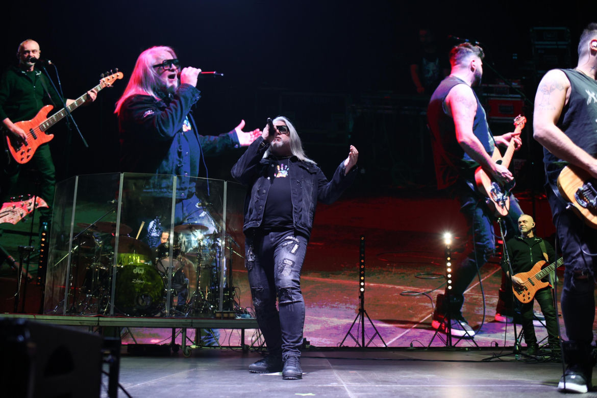 Koncert "Zadzwońcie po milicję" w katowickim Spodku