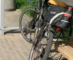 Rowerzysta wjechał w 5-latka wysiadającego z autobusu! Rodzice wpadli w szał i doszło do szarpaniny!