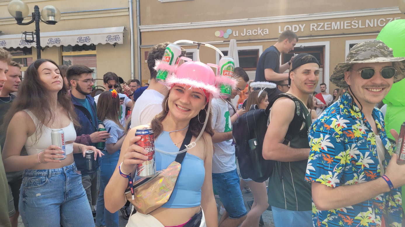 Kortowiada rozpoczęta! Uczestnicy Parady Wydziałów zachwycili kolorowymi strojami [ZDJĘCIA]