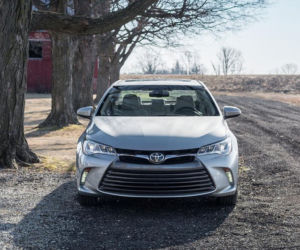 Toyota Camry 2015 w nowym odważnym stylu