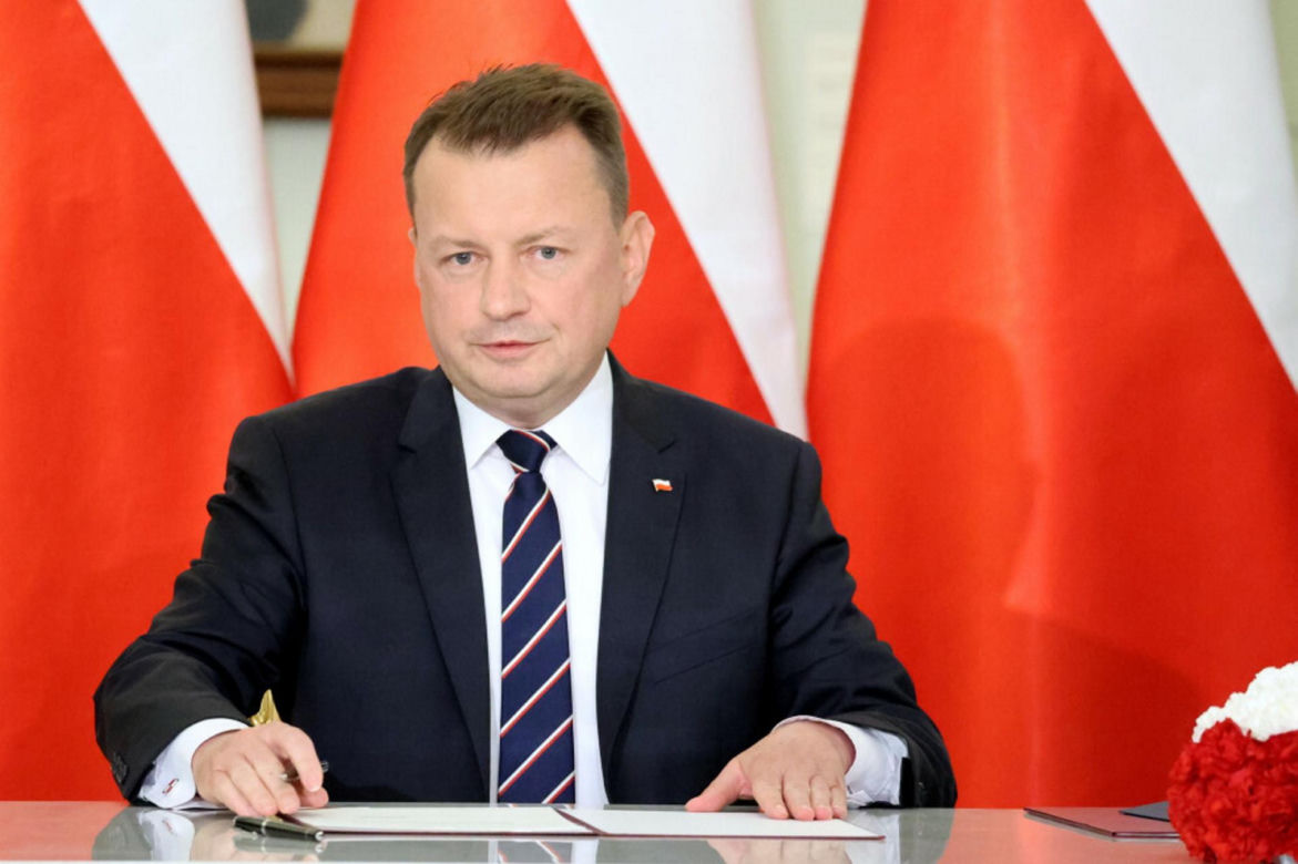 Biuro ministra Błaszczaka zdewastowane. Atak kamieniami w Legionowie