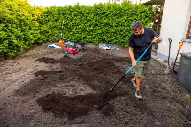 Nowoczesna glebogryzarka ułatwia pracę w ogrodzie na wiosnę