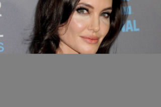Angelina Jolie usunęła jajniki