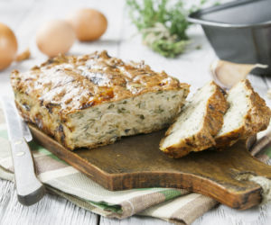 Terrina z kurczaka z czosnkiem niedźwiedzim: przepis na domowy pasztet