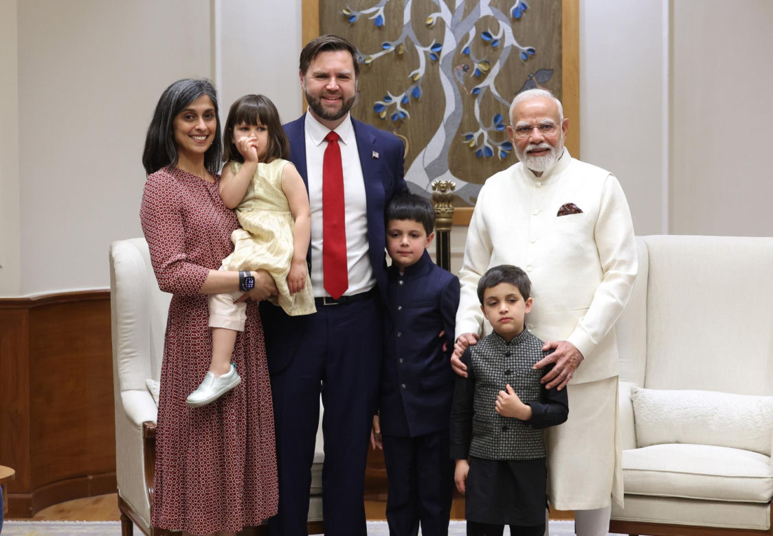 Rozmowy pokojowe w Delhi. Wiceprezydent USA Vance: Rosja i Ukraina będą musiały dokonać wymiany terytoriów.