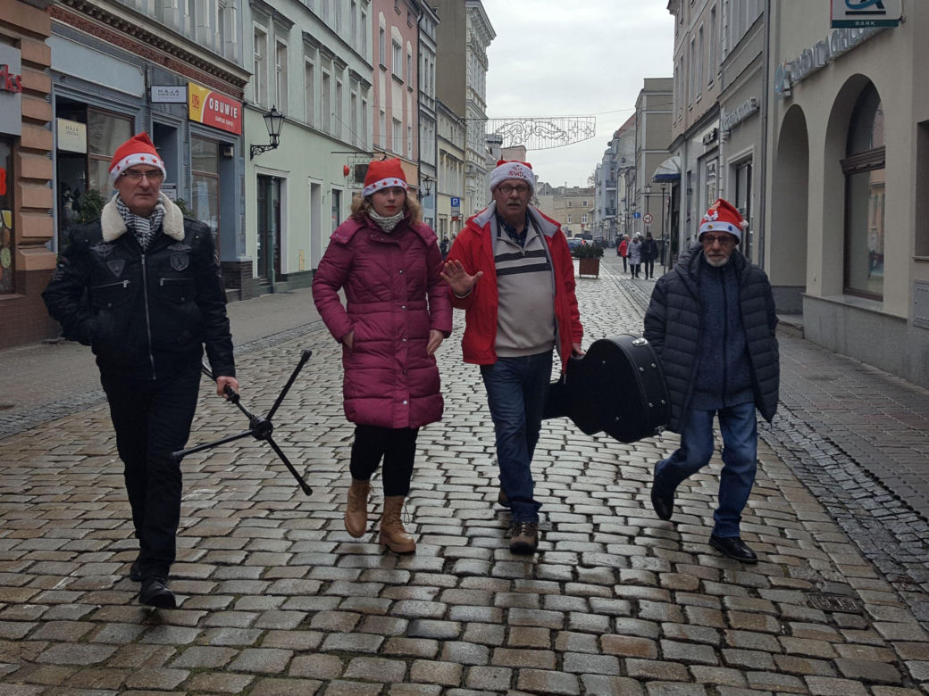 Ekstremalne Mikołajki z NGO w Lesznie przyciagnęły tłumy mieszkańców