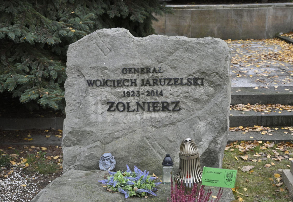 Grób Jaruzelskiego na Powązkach Wojskowych