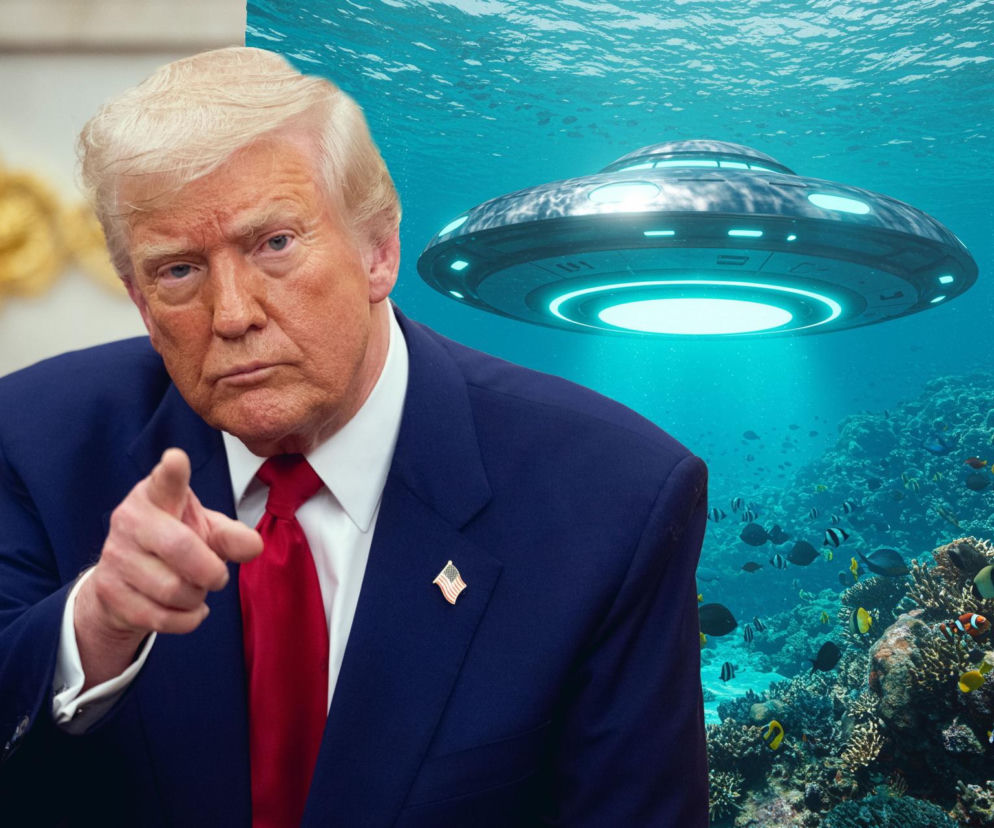 Donald Trump wskazuje palcem. Obok grafika UFO pod wodą. O teoriach o kosmitach w oceanach przeczytasz na SE.