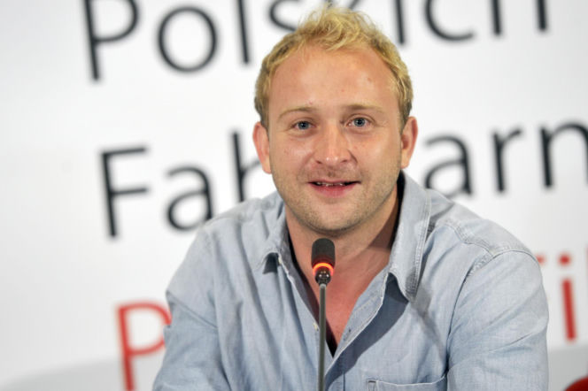Borys Szyc kiedyś i dziś. Tak wyglądała jego droga na szczyt polskiego kina
