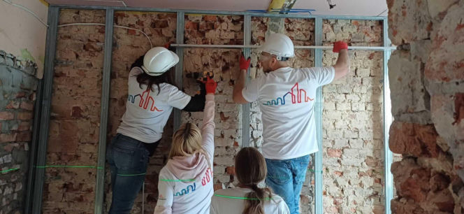 Remont kamienicy w Bytomiu - Fundacja Saint-Gobain i Habitat for Humanity