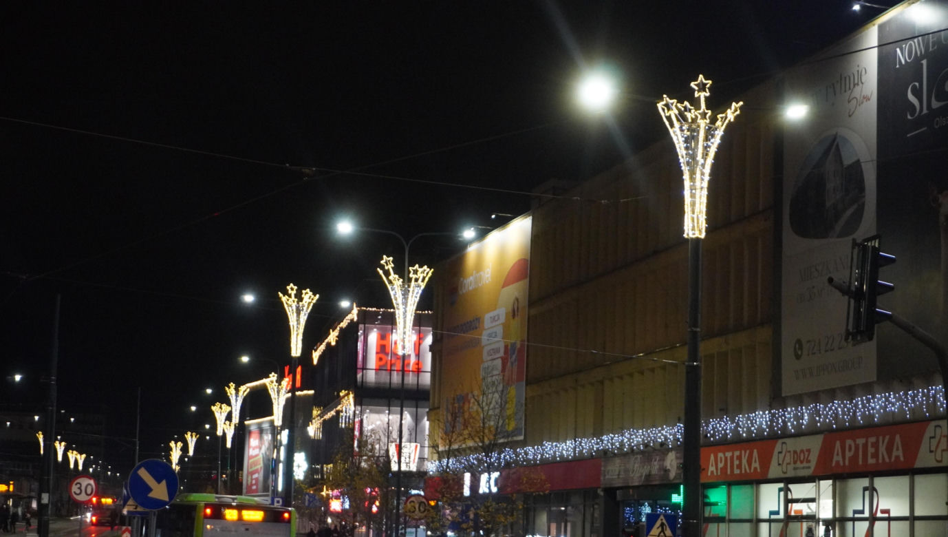 Olsztyn rozświetliły świąteczne iluminacje. Stare Miasto i centrum zachwycają!