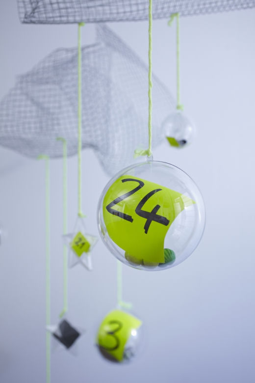 DIY Kalendarz adwentowy z plastikowych pojemników