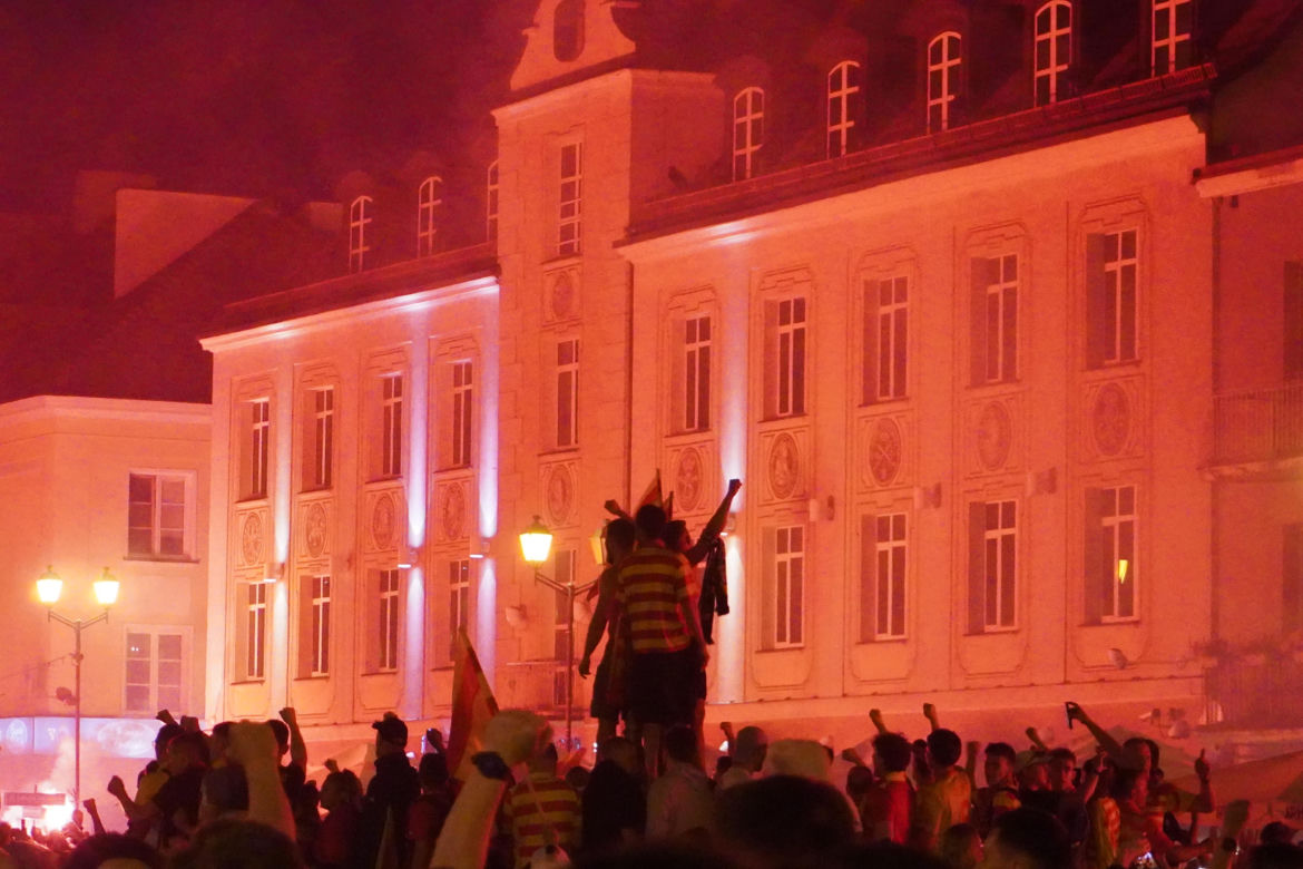 Feta w Białymstoku po mistrzostwie Polski. Tak bawili się kibice Jagiellonii Białystok