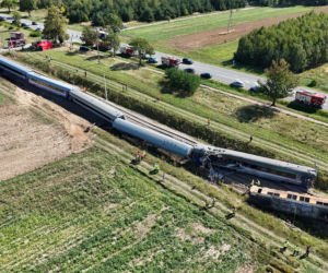 Wstrząsające zdjęcia z katastrofy kolejowej na Mazowszu