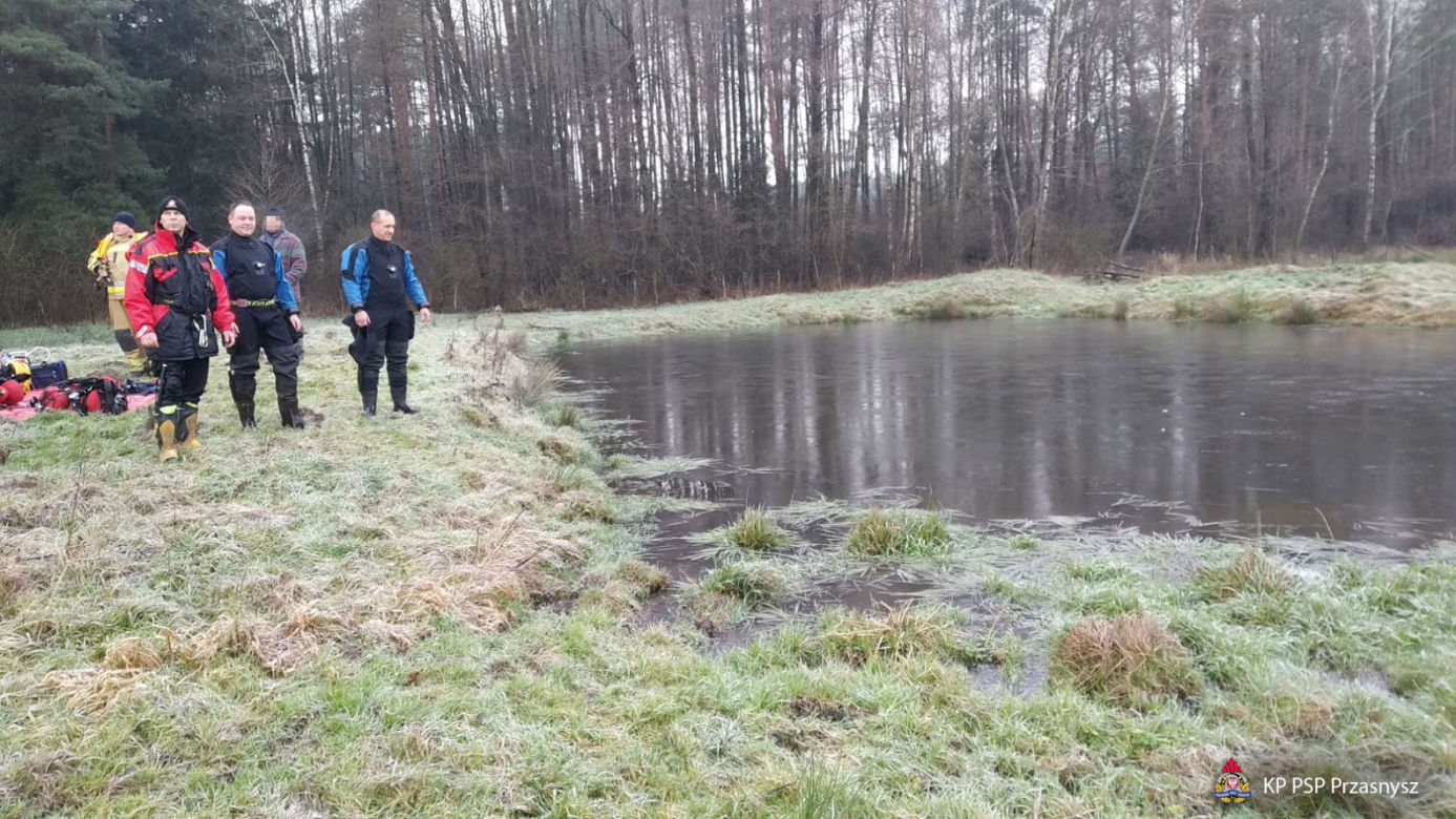 Krzynowłoga Wielka. Ciało 30-latka znalezione pod wodą! To zaginiony Edward Ch. [ZDJĘCIA]