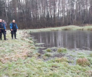 Krzynowłoga Wielka. Ciało 30-latka znalezione pod wodą! To zaginiony Edward Ch. [ZDJĘCIA]