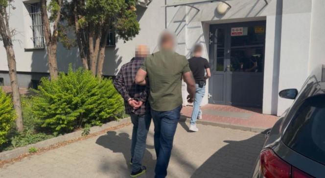 Warszawska policja zatrzymała 70-latka. Miał wchodzić na posesje dyplomatów i ambasadorów