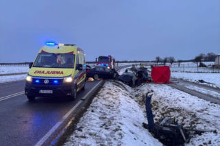 Czołowe zderzenie w Emilcinie. Zginął 34-letni kierowca seata