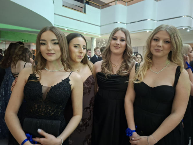 Studniówka 2026 maturzystów II LO w Starachowicach