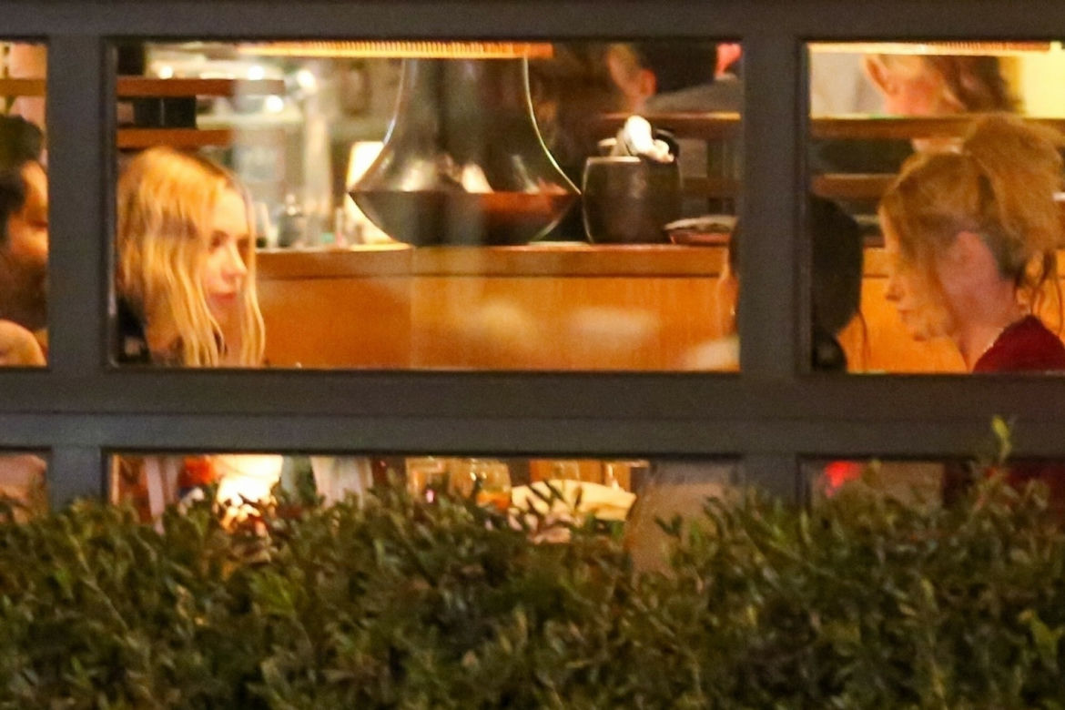 Kristen Stewart i Ashley Benson na kolacji
