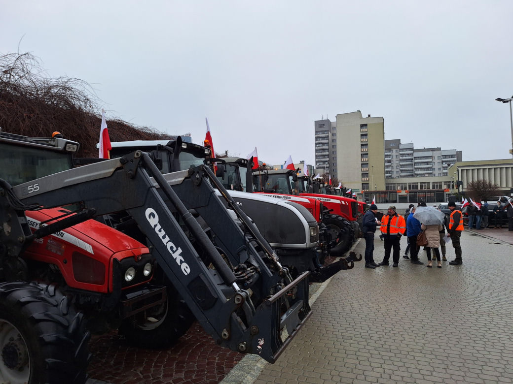 Rolnicy w Rzeszowie wyjechali na ulice. Trwa strajk generalny 